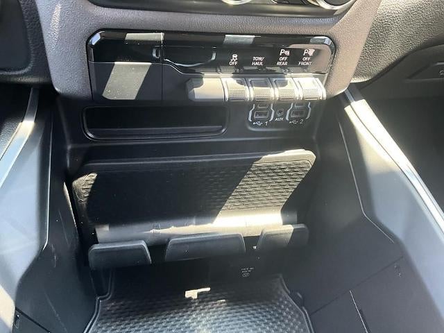 2020 RAM 1500 Big Horn 4x4 Crew Cab 5'7" Box