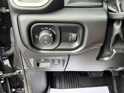 2021 RAM 1500 Big Horn 4x4 Crew Cab 5'7" Box