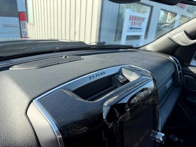 2020 RAM 1500 Laramie 4x4 Crew Cab 5'7" Box