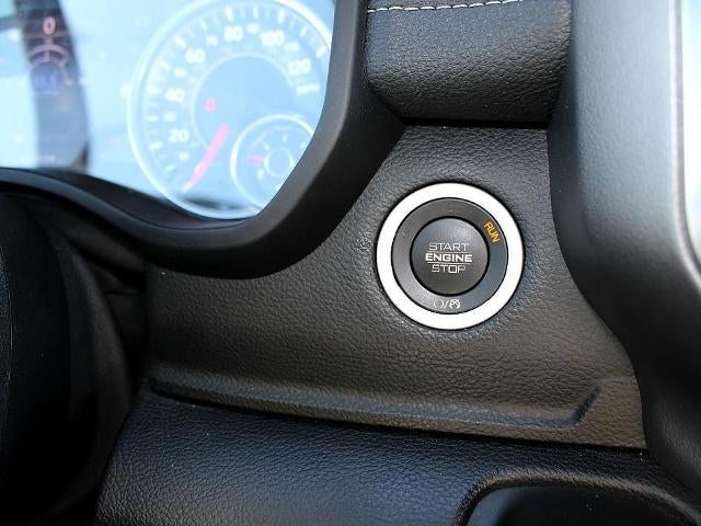 2020 RAM 1500 Laramie 4x4 Crew Cab 5'7" Box