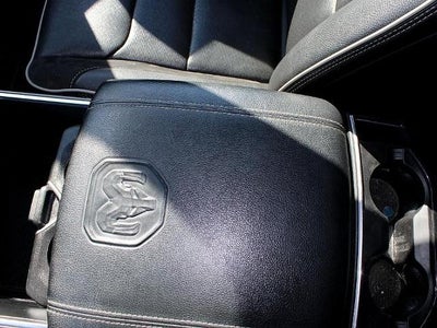 2020 RAM 1500 Laramie 4x4 Crew Cab 5'7" Box