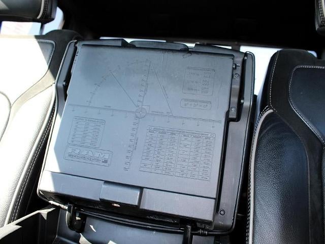 2020 RAM 1500 Laramie 4x4 Crew Cab 5'7" Box