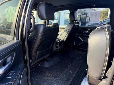 2020 RAM 1500 Laramie 4x4 Crew Cab 5'7" Box