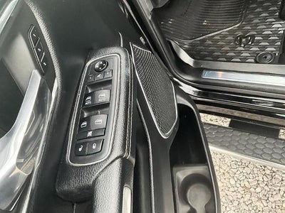 2019 RAM 1500 Laramie 4x4 Crew Cab 5'7" Box
