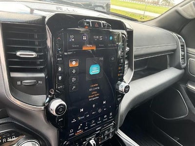 2022 RAM 1500 Laramie 4x4 Crew Cab 5'7" Box