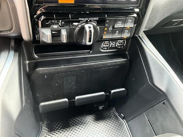 2022 RAM 1500 Laramie 4x4 Crew Cab 5'7" Box