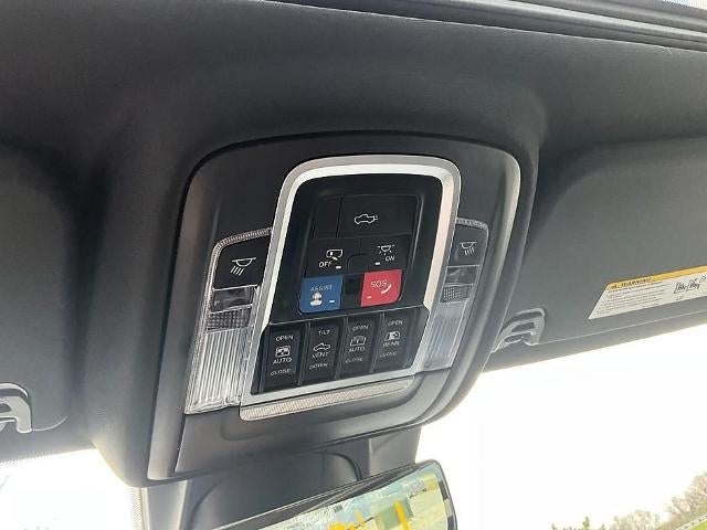 2022 RAM 1500 Laramie 4x4 Crew Cab 5'7" Box