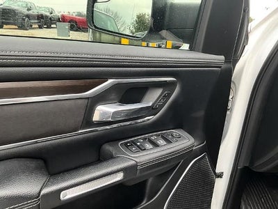 2022 RAM 1500 Laramie 4x4 Crew Cab 5'7" Box