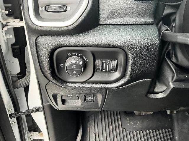 2022 RAM 1500 Laramie 4x4 Crew Cab 5'7" Box