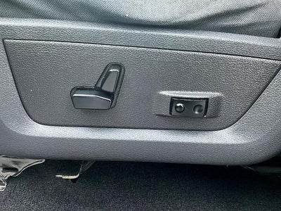 2009 Dodge Ram 1500 2WD Crew Cab 5.6 Ft Box SLT