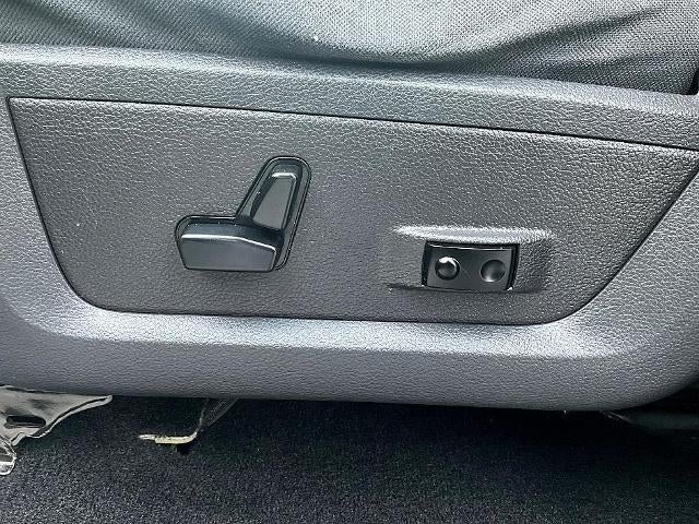 2009 Dodge Ram 1500 2WD Crew Cab 5.6 Ft Box SLT