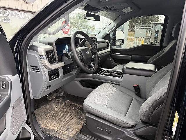 2023 Ford Super Duty F-350 SRW XLT 4WD Crew Cab 6.75' Box