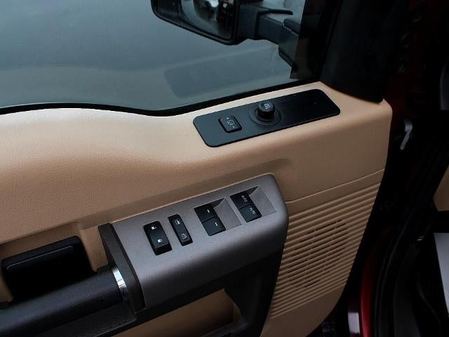 2015 Ford Super Duty F-350 SRW 4WD Crew Cab 6-3/4 Ft Box XLT