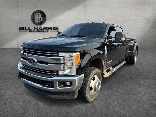 2017 Ford Super Duty F-350 DRW Lariat 4WD Crew Cab 8' Box