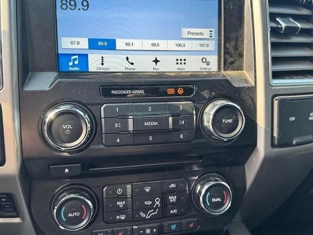 2017 Ford Super Duty F-350 DRW Lariat 4WD Crew Cab 8' Box