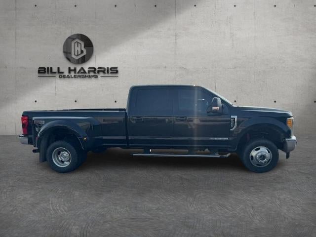 2017 Ford Super Duty F-350 DRW Lariat 4WD Crew Cab 8' Box