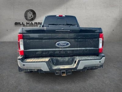 2017 Ford Super Duty F-350 DRW Lariat 4WD Crew Cab 8' Box