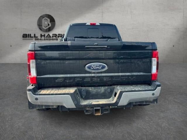 2017 Ford Super Duty F-350 DRW Lariat 4WD Crew Cab 8' Box