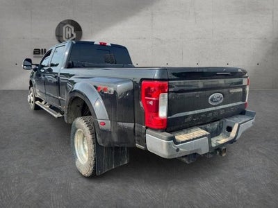 2017 Ford Super Duty F-350 DRW Lariat 4WD Crew Cab 8' Box