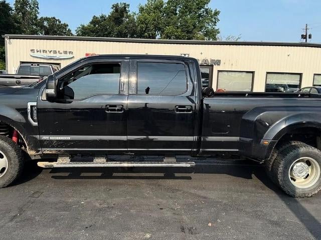 2017 Ford Super Duty F-350 DRW Lariat 4WD Crew Cab 8' Box