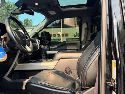 2017 Ford Super Duty F-350 DRW Lariat 4WD Crew Cab 8' Box