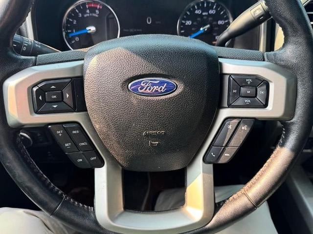 2017 Ford Super Duty F-350 DRW Lariat 4WD Crew Cab 8' Box