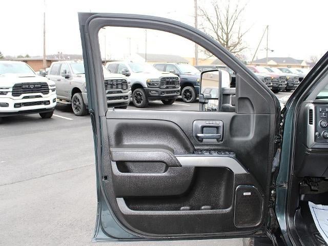 2017 Chevrolet Silverado 3500 HD Crew Cab Long Box 4-Wheel Drive LTZ