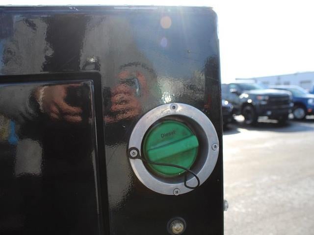 2022 Chevrolet Silverado Chassis Cab 4WD Crew Cab Work Truck