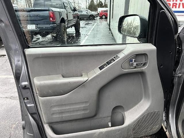 2016 Nissan Frontier 4WD Crew Cab SWB Auto SV