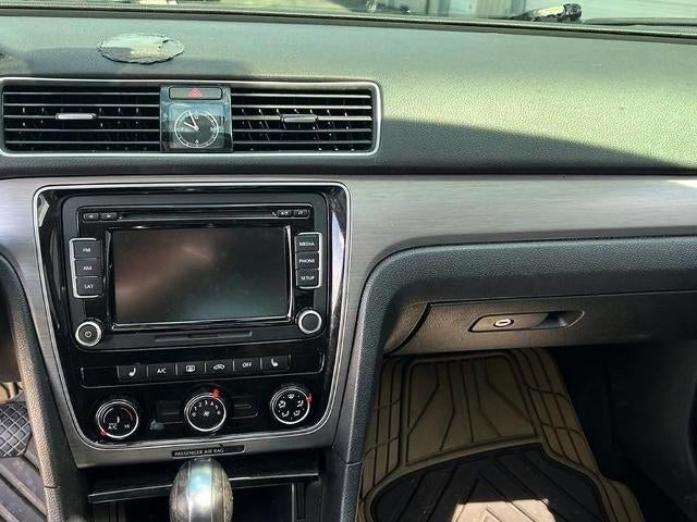 2014 Volkswagen Passat 4dr Sdn 1.8T Manual SE