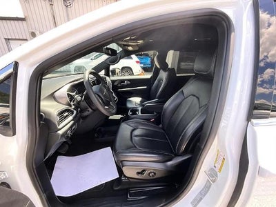 2025 Chrysler Pacifica Select FWD