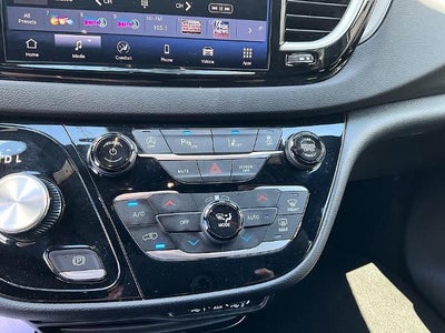 2025 Chrysler Pacifica Select FWD