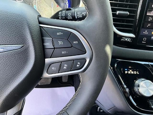 2025 Chrysler Pacifica Select FWD
