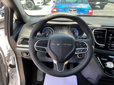2025 Chrysler Pacifica Select FWD