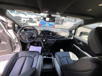 2025 Chrysler Pacifica Select FWD