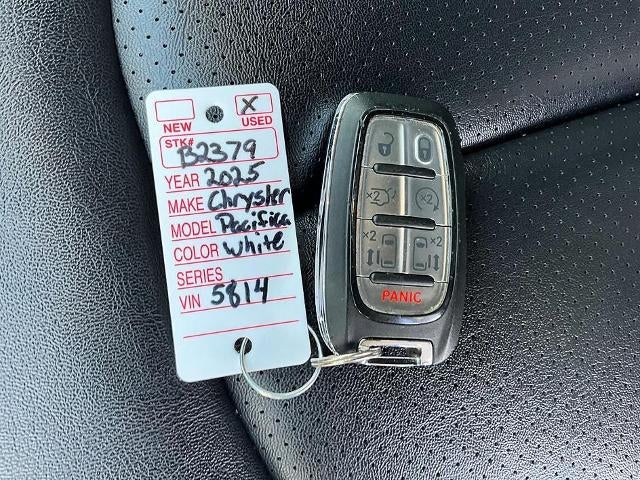 2025 Chrysler Pacifica Select FWD