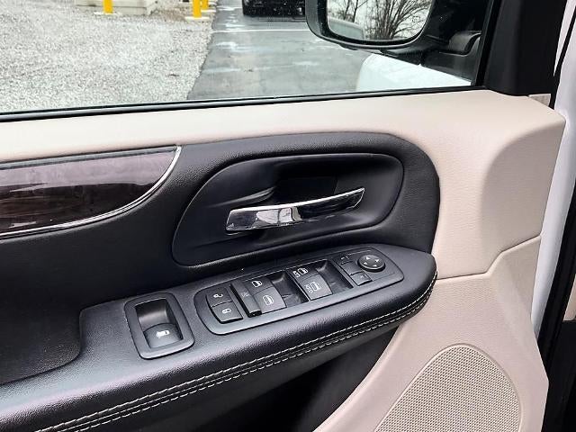 2016 Chrysler Town & Country 4dr Wgn Touring-L