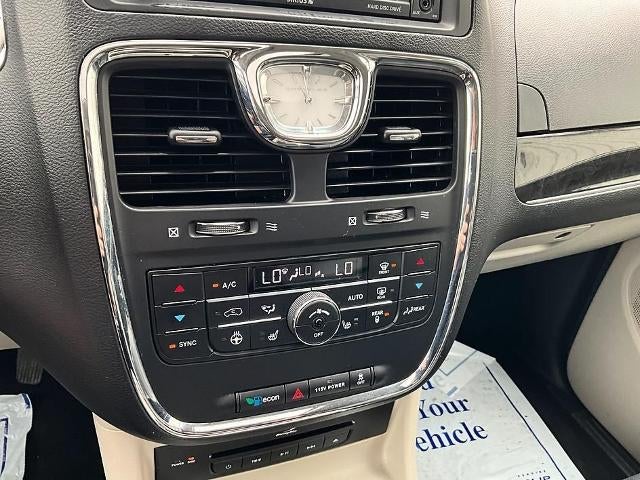 2016 Chrysler Town & Country 4dr Wgn Touring-L