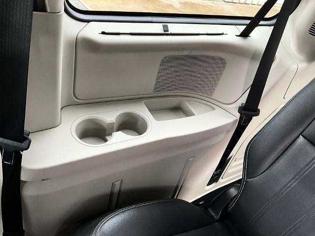 2016 Chrysler Town & Country 4dr Wgn Touring-L