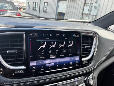 2024 Chrysler Pacifica Limited FWD