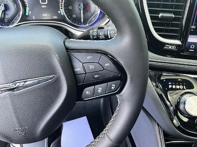 2024 Chrysler Pacifica Limited FWD