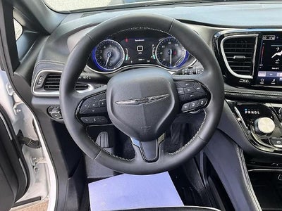 2024 Chrysler Pacifica Limited FWD