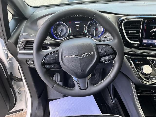 2024 Chrysler Pacifica Limited FWD