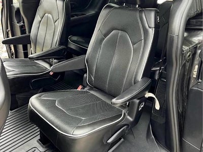2020 Chrysler Pacifica Limited FWD