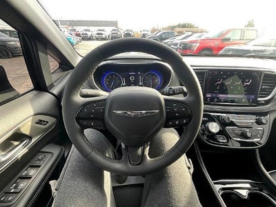 2024 Chrysler Pacifica Limited AWD