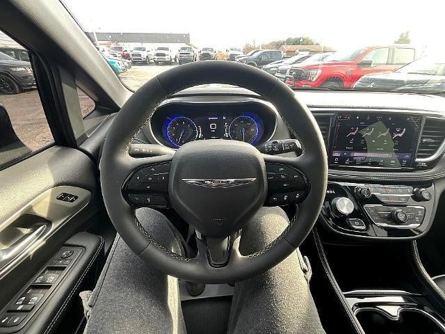 2024 Chrysler Pacifica Limited AWD