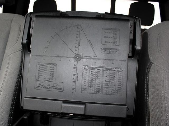 2022 RAM 3500 Big Horn 4x4 Crew Cab 8' Box