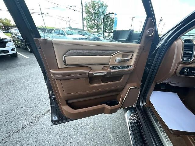 2022 RAM 3500 Longhorn 4x4 Crew Cab 8' Box