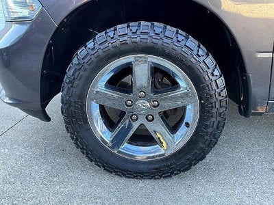 2014 RAM 1500 4WD Crew Cab 5.7 Ft Box Express