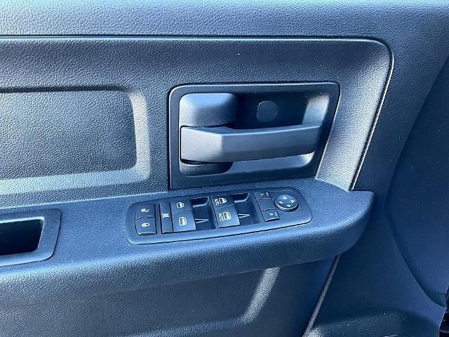 2014 RAM 1500 4WD Crew Cab 5.7 Ft Box Express